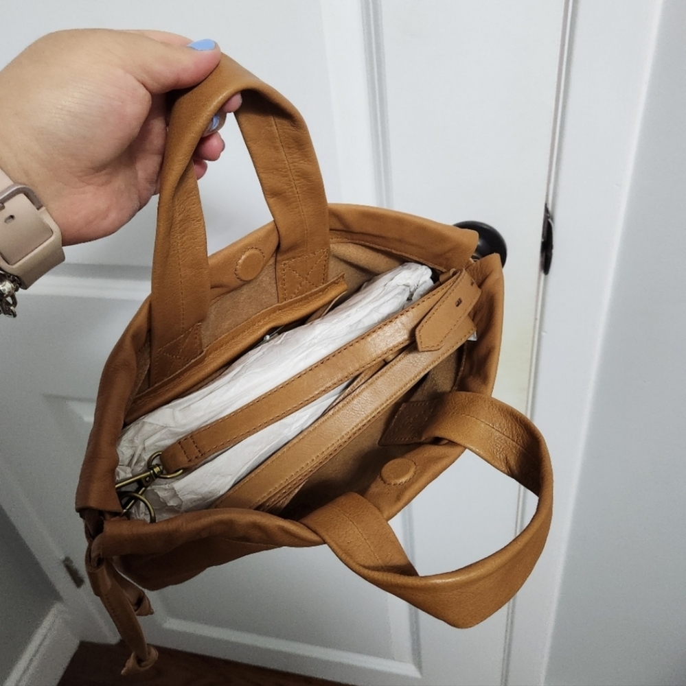 MADEWELL Piazza Leather Drawstring Handbag - Picture 9 of 11
